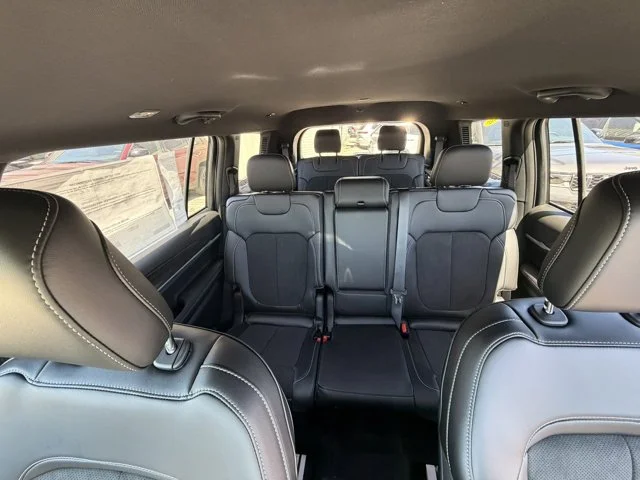New 2026 Bright White Clear-Coat Exterior Paint Jeep Laredo Altitude image 14