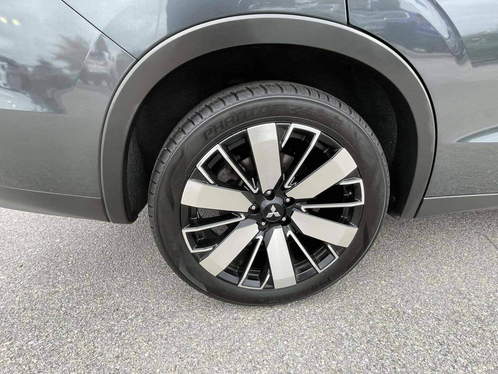 Used 2025 Graphite Gray Mitsubishi SE image 7