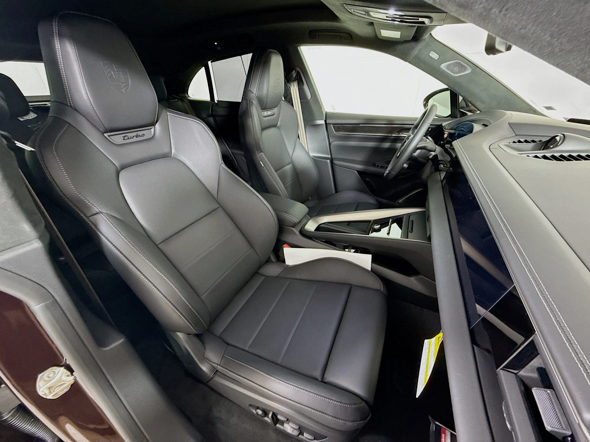 2025 Porsche Macan Turbo Electric - Photo 21