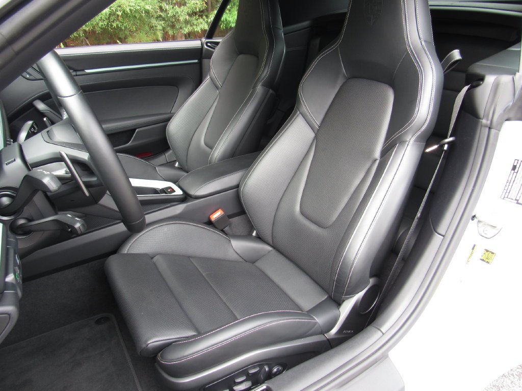 2025 Porsche 911 - Photo 18