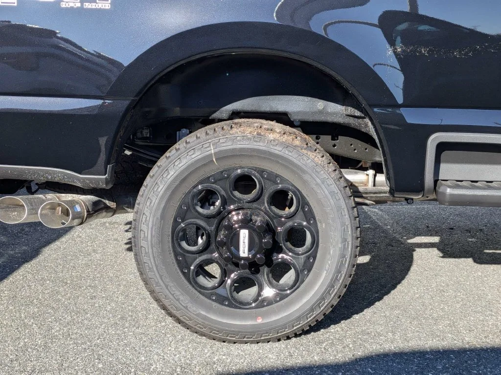 New 2027 Agate Black Metallic Ford F-250® Lariat® image 8