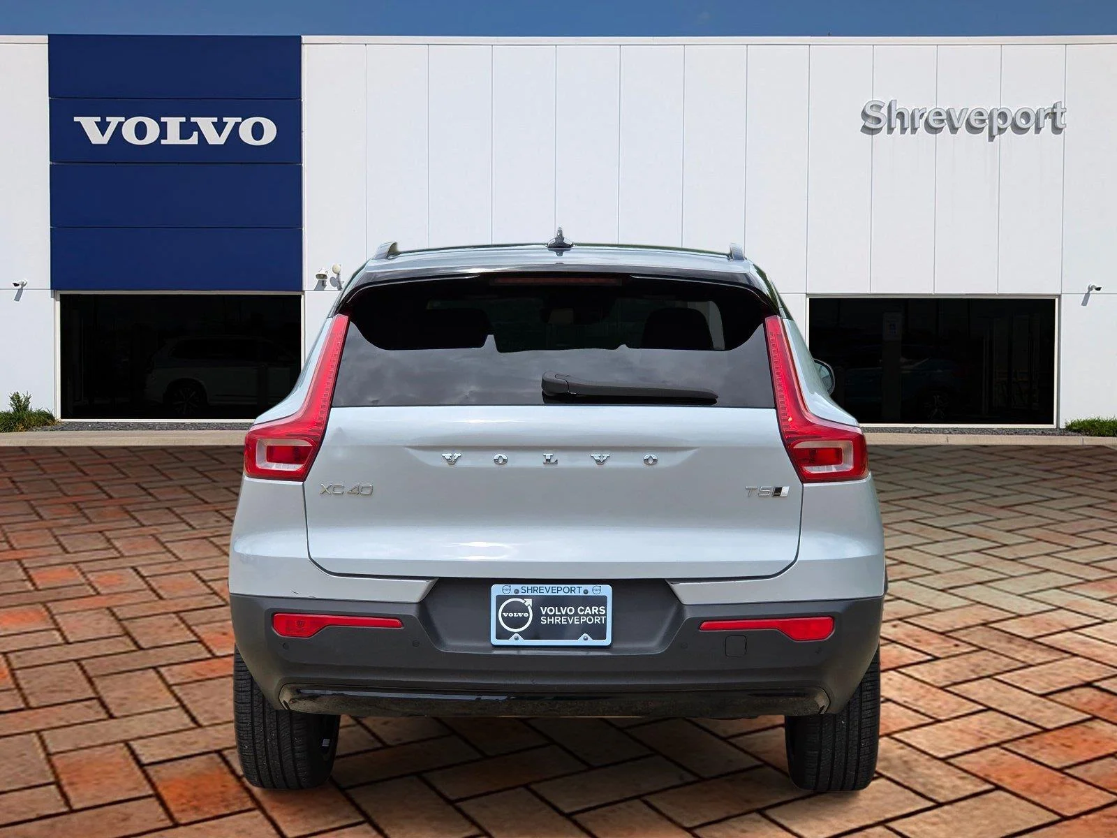 Used 2021 Glacier Silver Metallic Volvo R-Design image 5