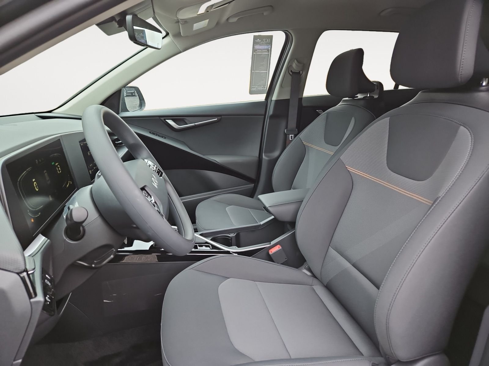 2025 Kia Niro LX - Photo 9
