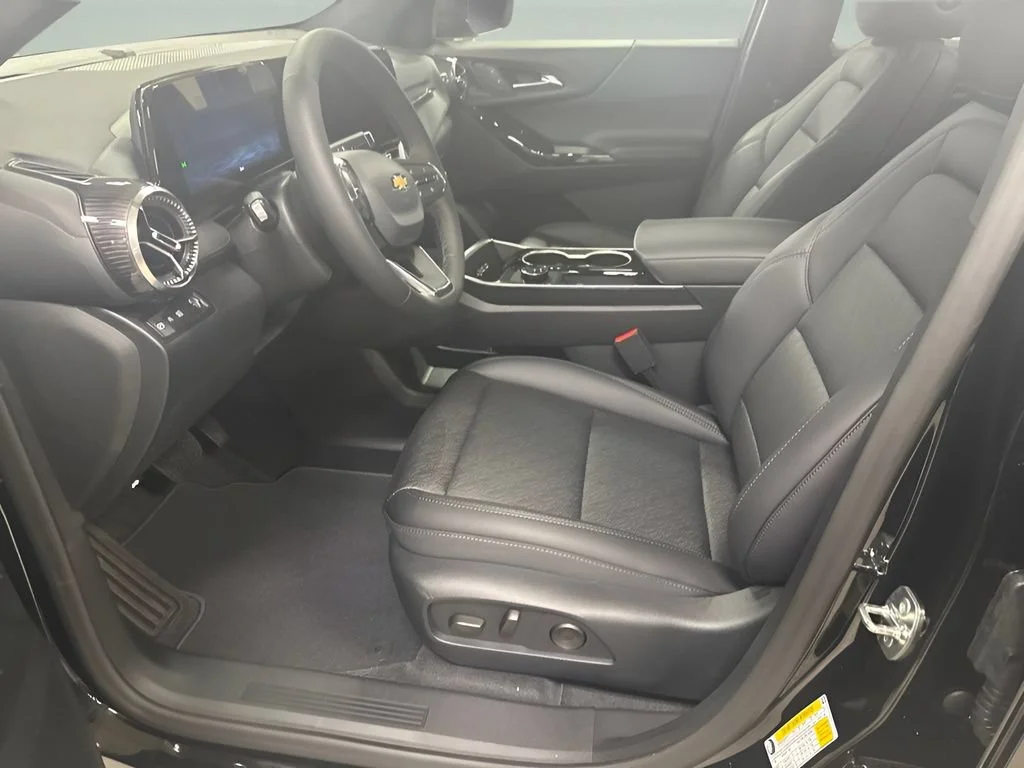 New 2027 Mosaic Black Metallic Chevrolet LT image 10