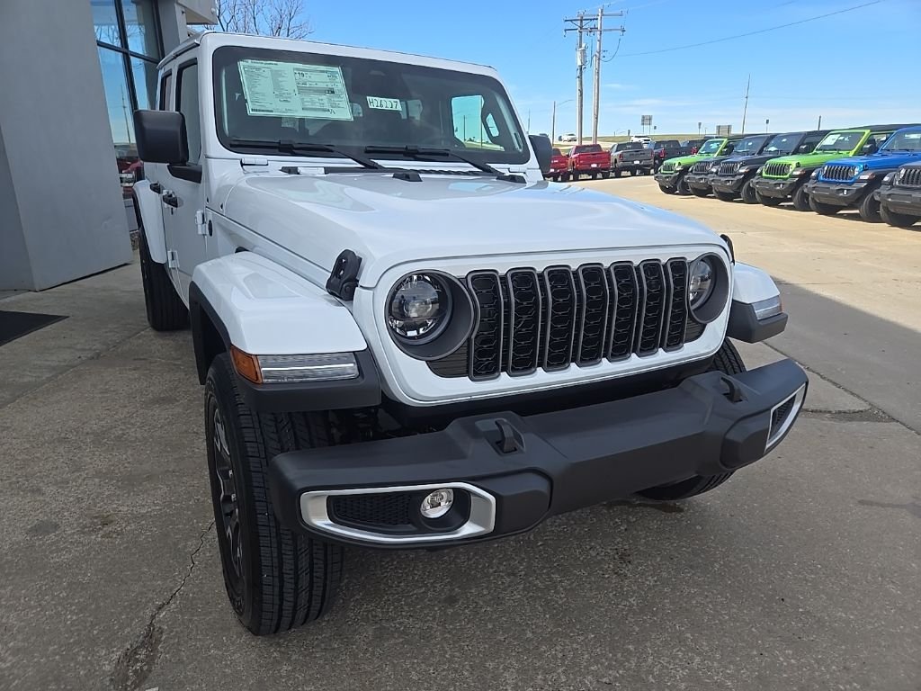 New 2026 Bright White Clear-Coat Exterior Paint Jeep Sahara image 16