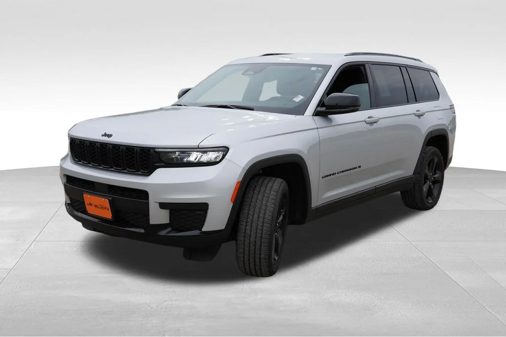 Certified Used 2023 Silver Jeep Altitude image 11