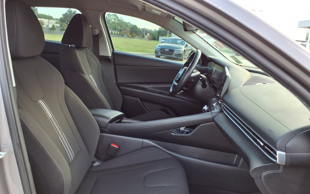 Used 2023 Silver Hyundai SEL image 17