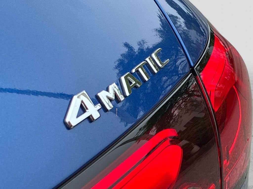 Used 2025  Mercedes-Benz GLC 300 image 11