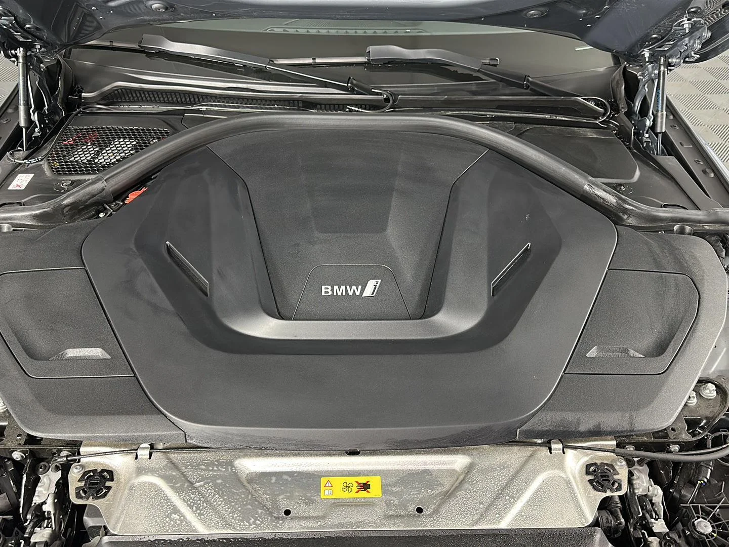 Used 2023 Skyscraper Grey Metallic BMW eDrive40 image 3