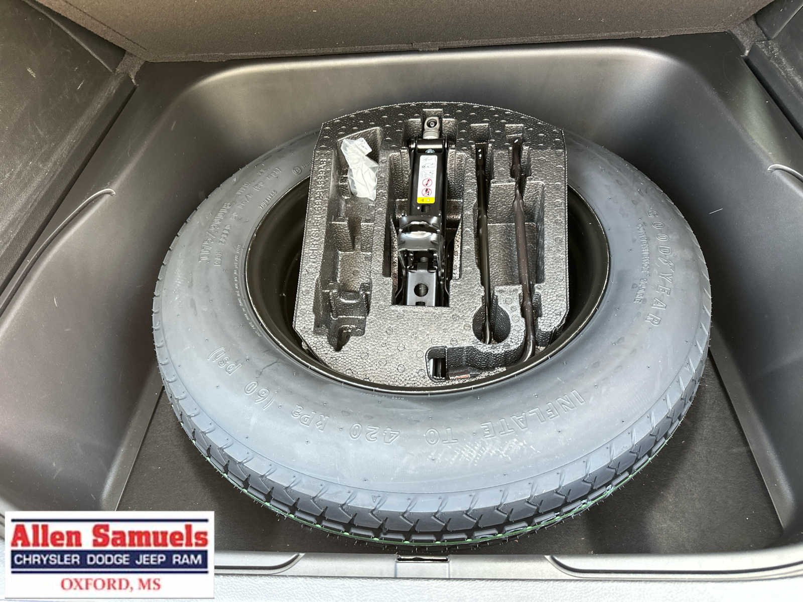 Used 2022 Bright White Clearcoat Jeep Limited image 37