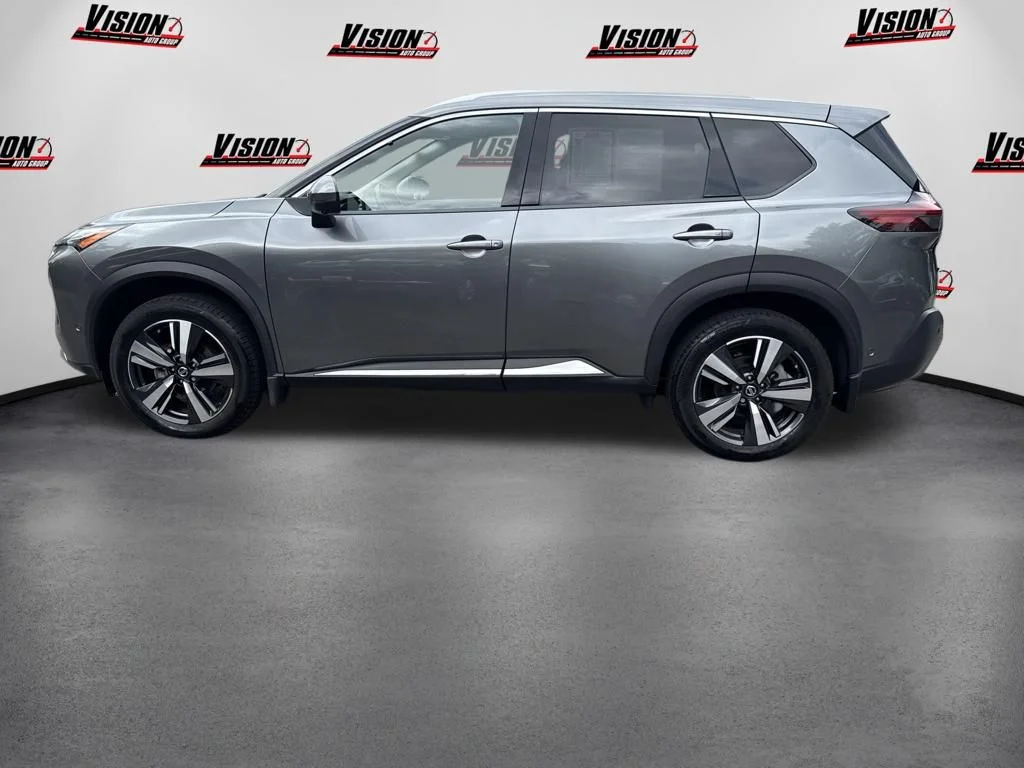 Used 2021 Gray Nissan Platinum image 8