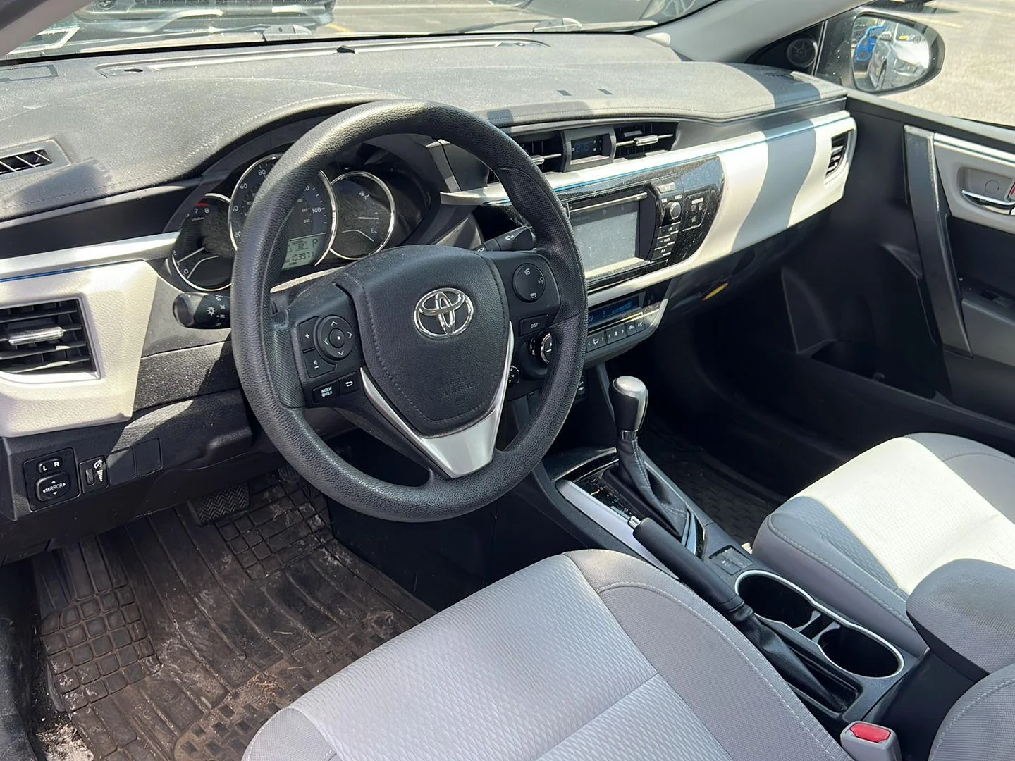 Used 2016 Classic Silver Metallic Toyota LE image 4