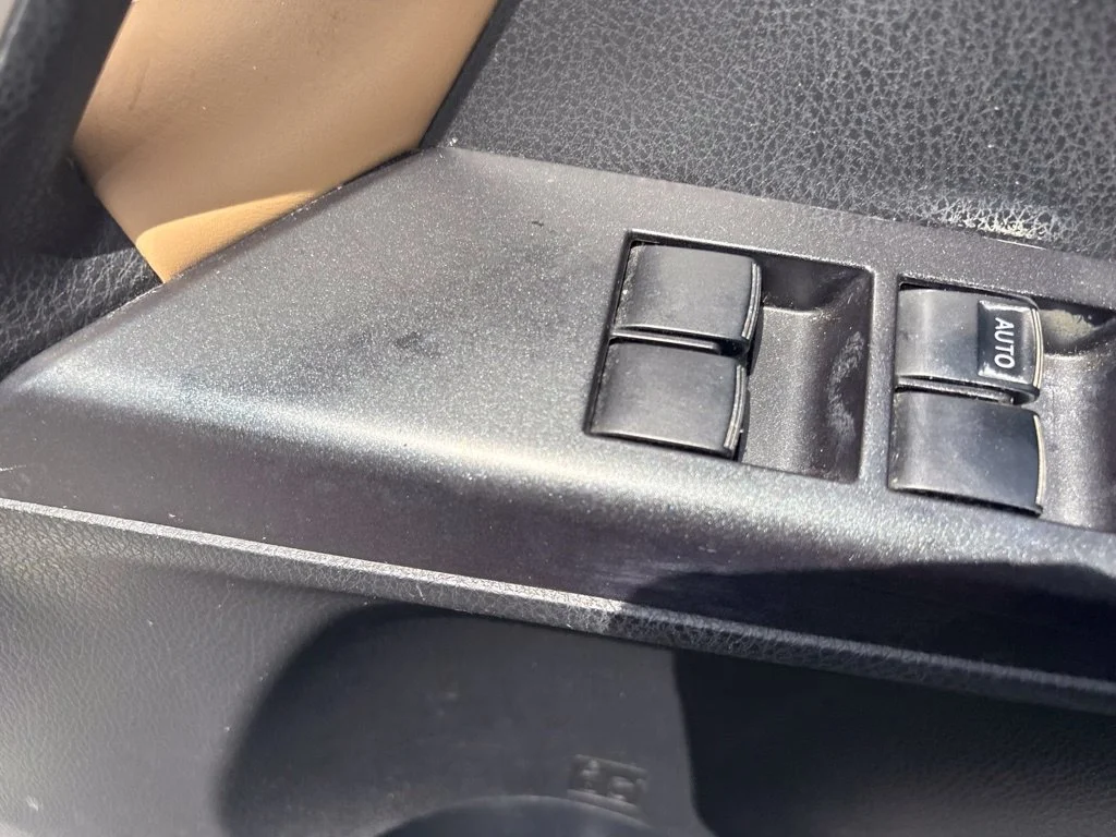 Used 2018 White Toyota XLE image 25