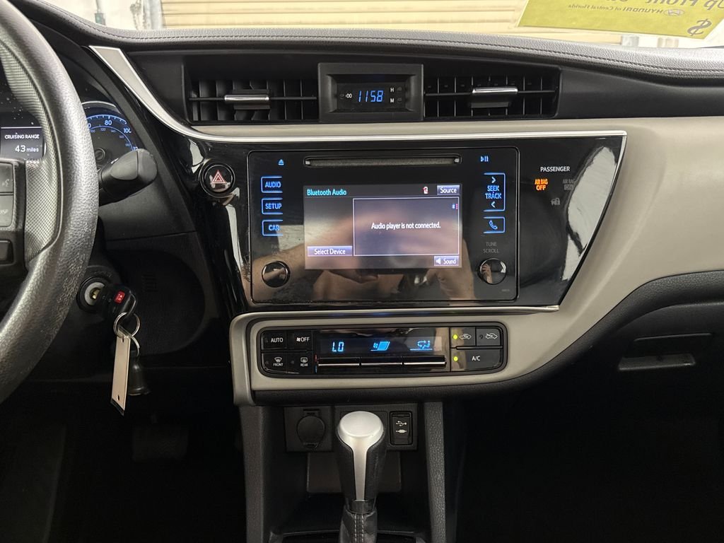 Used 2017  Toyota L image 15