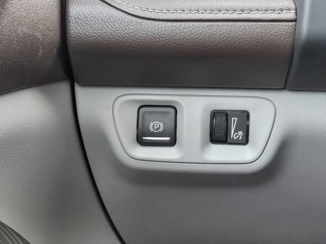 Used 2018 QUICKSILVER METALLIC GMC SLT image 25