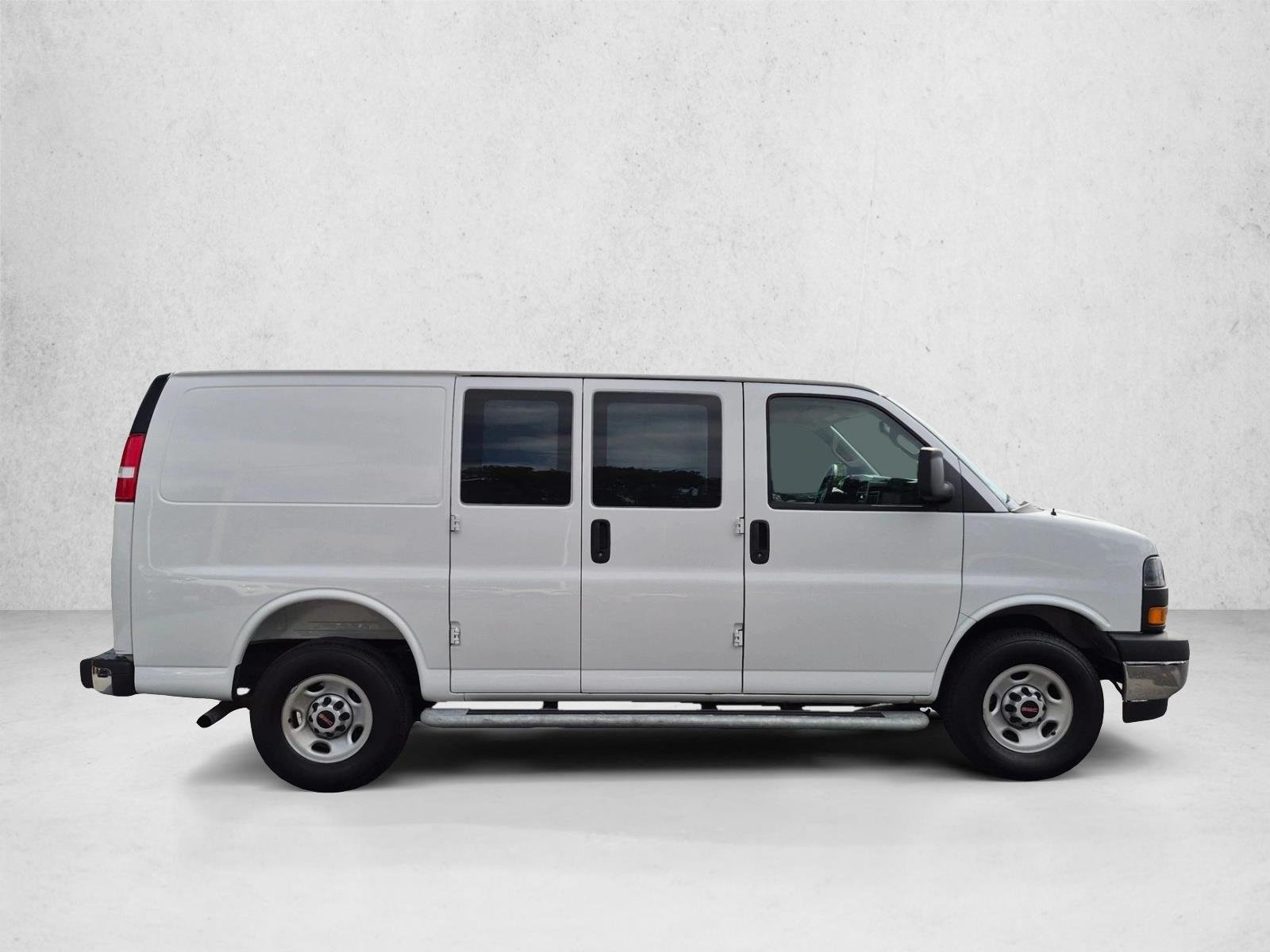 Used 2025 Summit White GMC  image 5