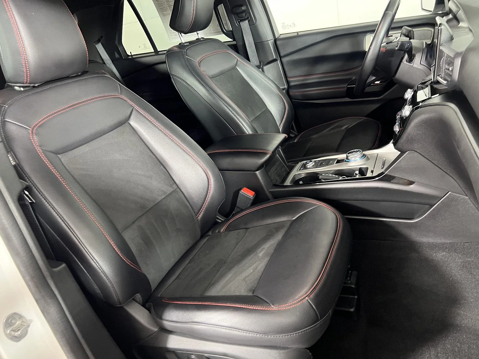 Used 2023 Wh Ford ST-Line image 23