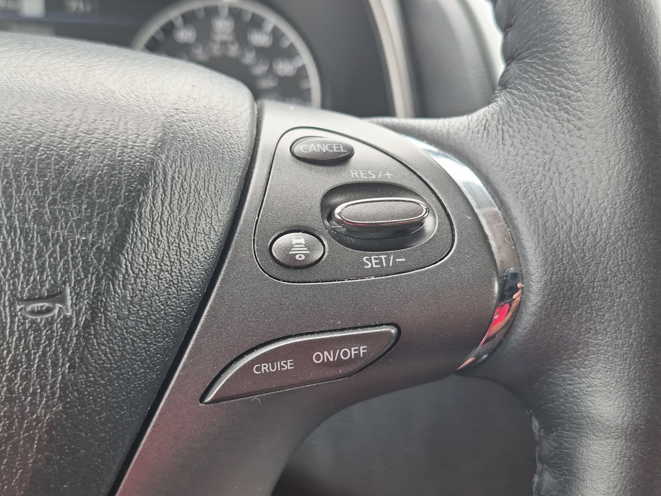 Used 2020 Super Black Metallic Nissan SL AWD image 15