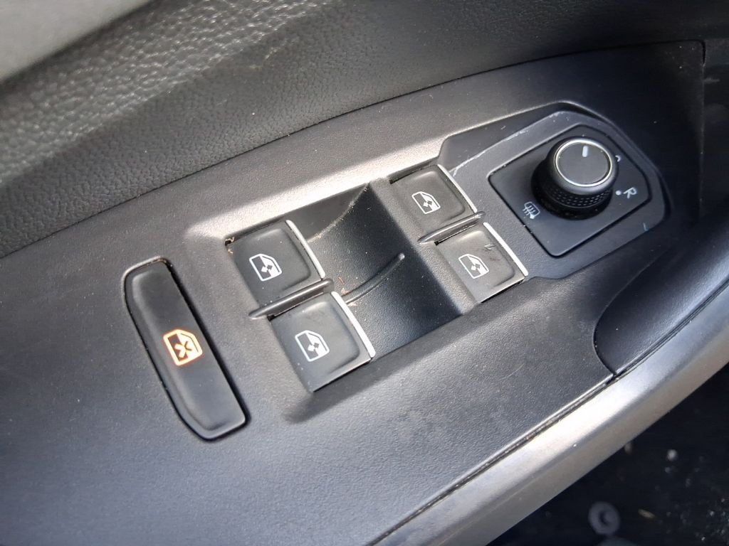 2025 Volkswagen Jetta SE - Photo 27