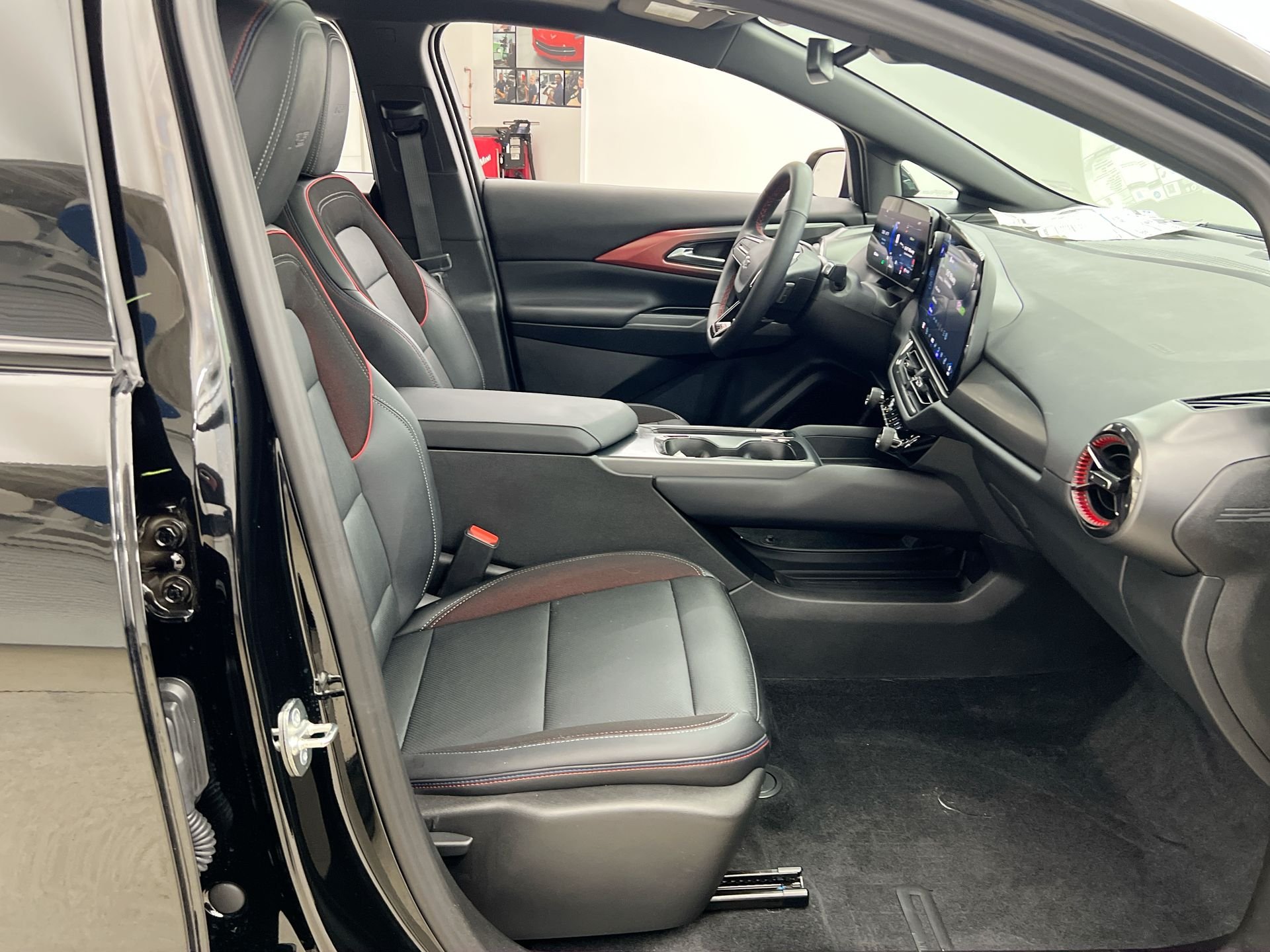 2026 Chevrolet Equinox EV RS - Photo 60