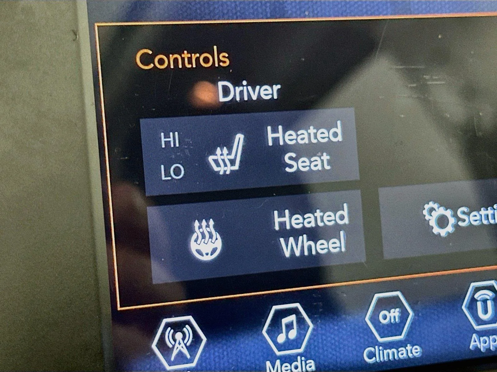 Used 2019 Redline Pearlcoat Jeep Latitude image 16