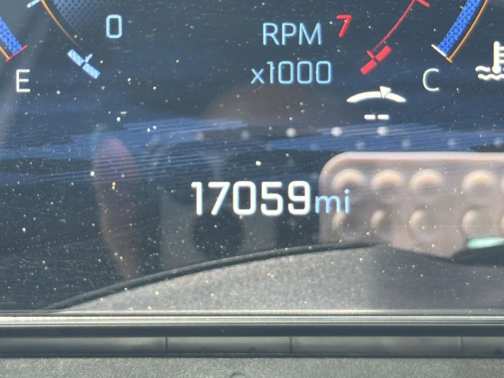 Used 2025 White Chevrolet LT image 18