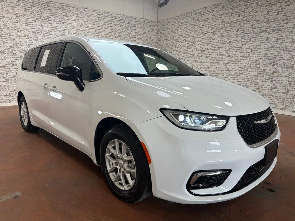 Used 2026 Bright White Clearcoat Chrysler Select image 1