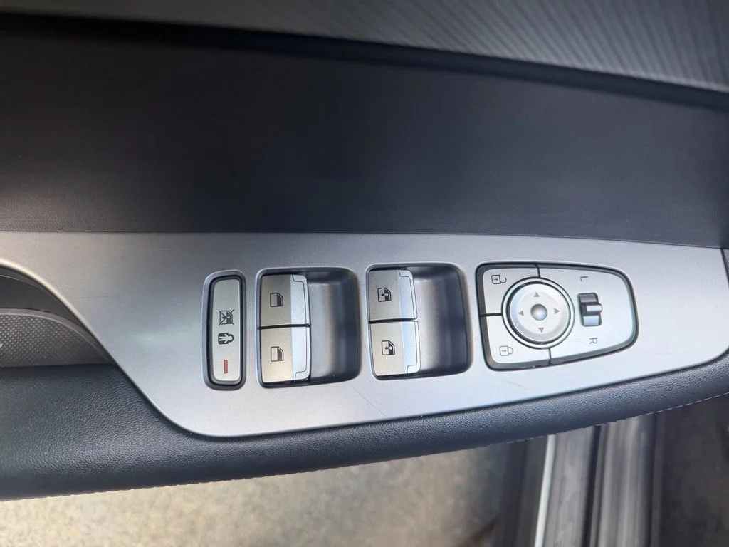 Used 2025 Steel Graphite Hyundai XRT image 13