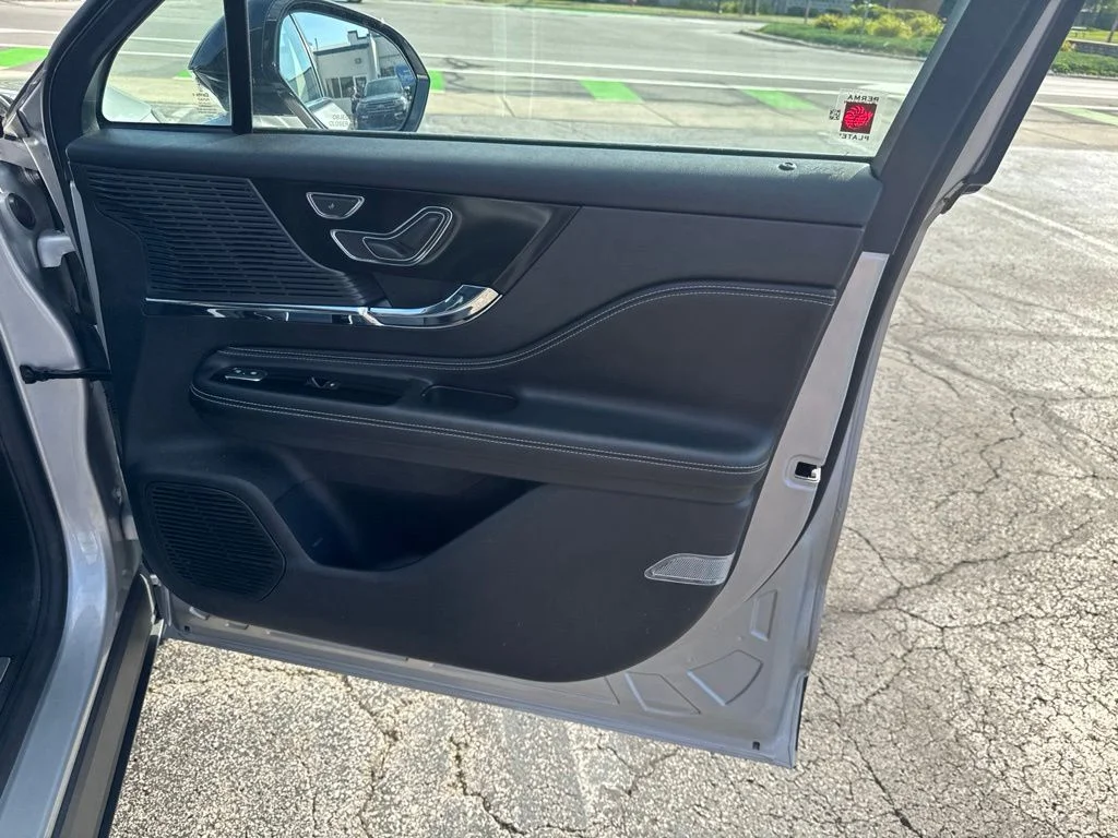 Used 2020 Silver Lincoln Standard image 32