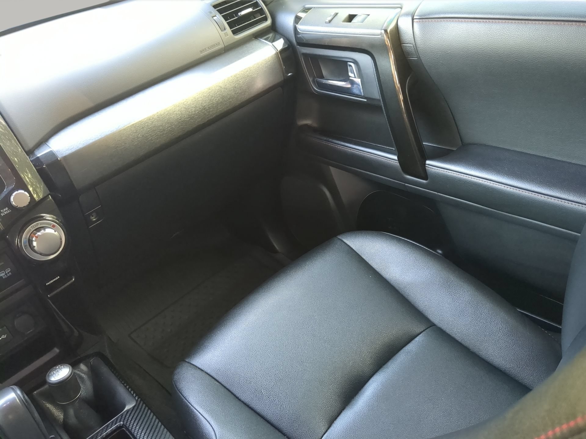 Used 2020 Nautical Blue Metallic Toyota Venture image 51