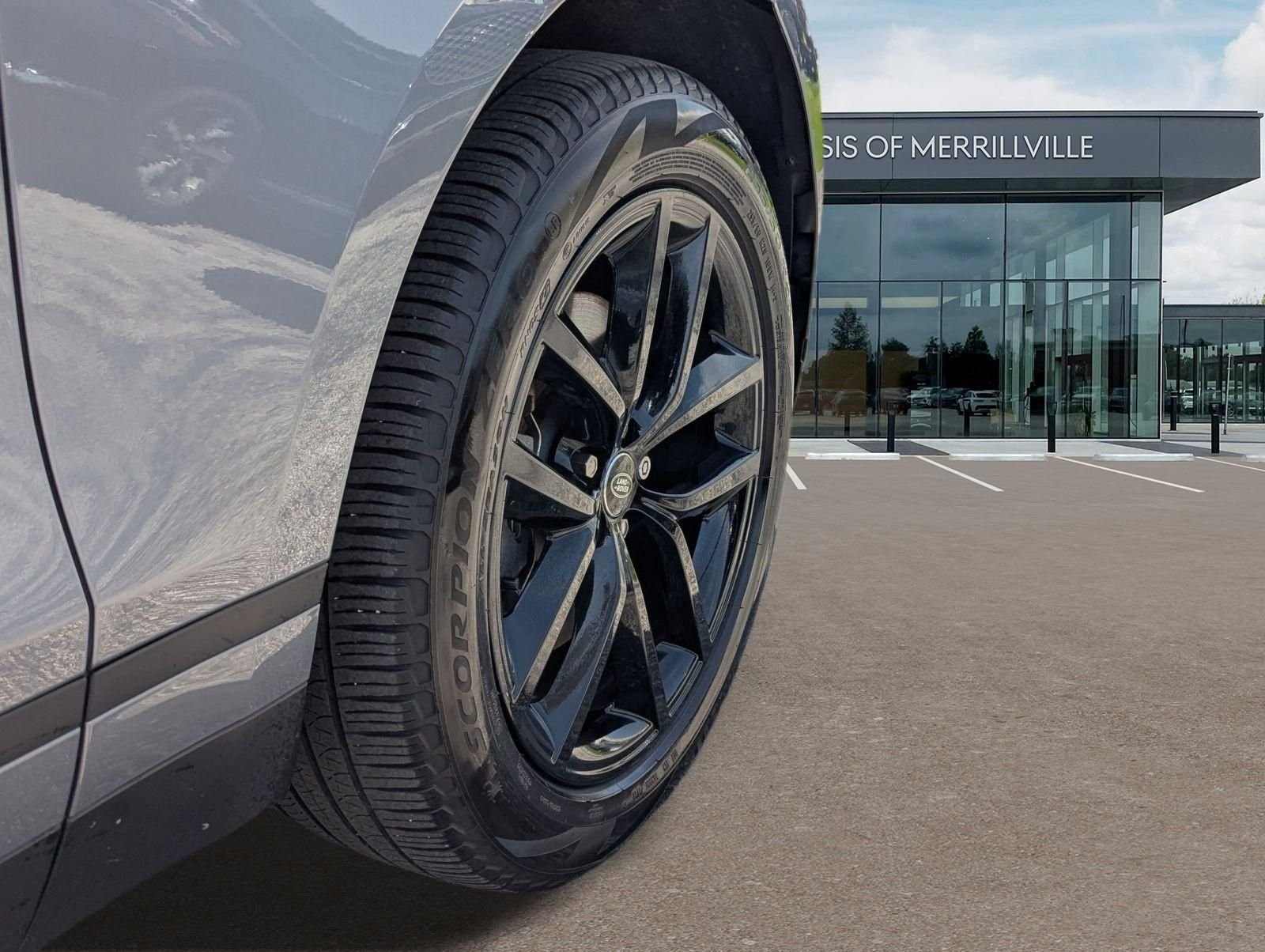 Used 2025  Land Rover S image 29