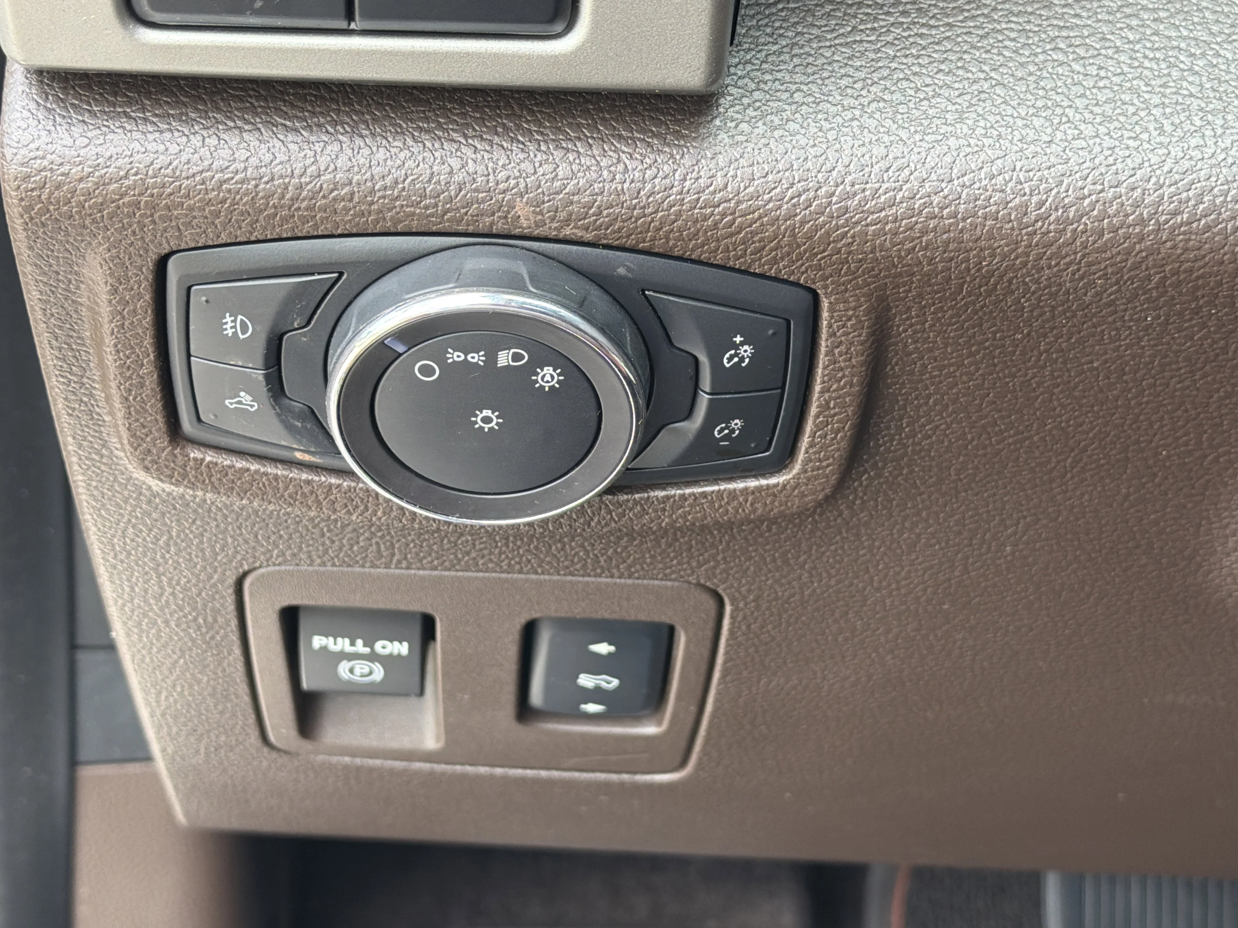 Used 2018 White Gold Ford King Ranch image 30