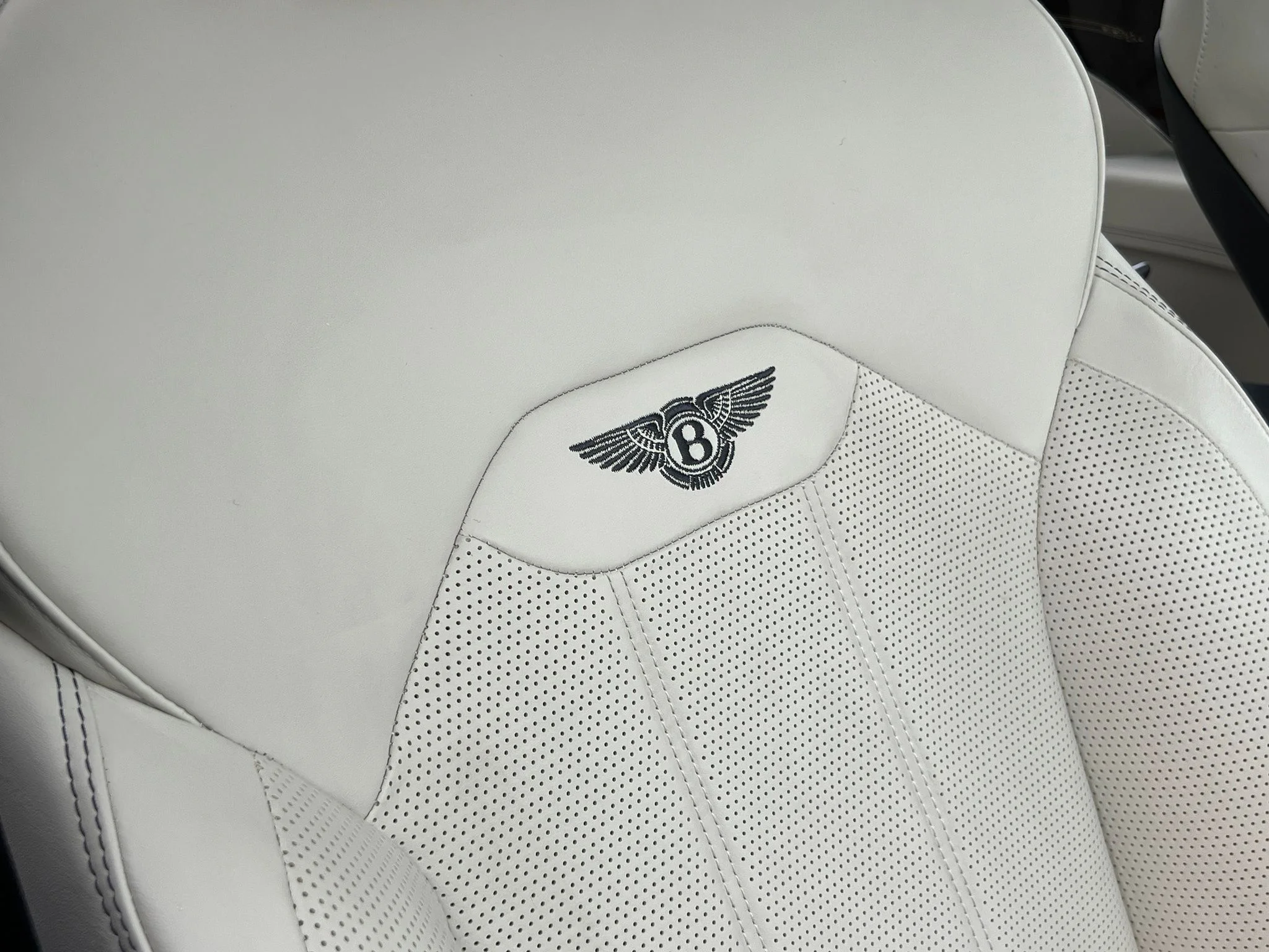 Used 2023 Blue Bentley  image 43