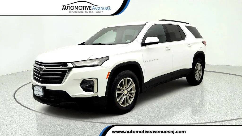 Used 2023 Summit White Chevrolet AWD 4dr LT Leather image 1