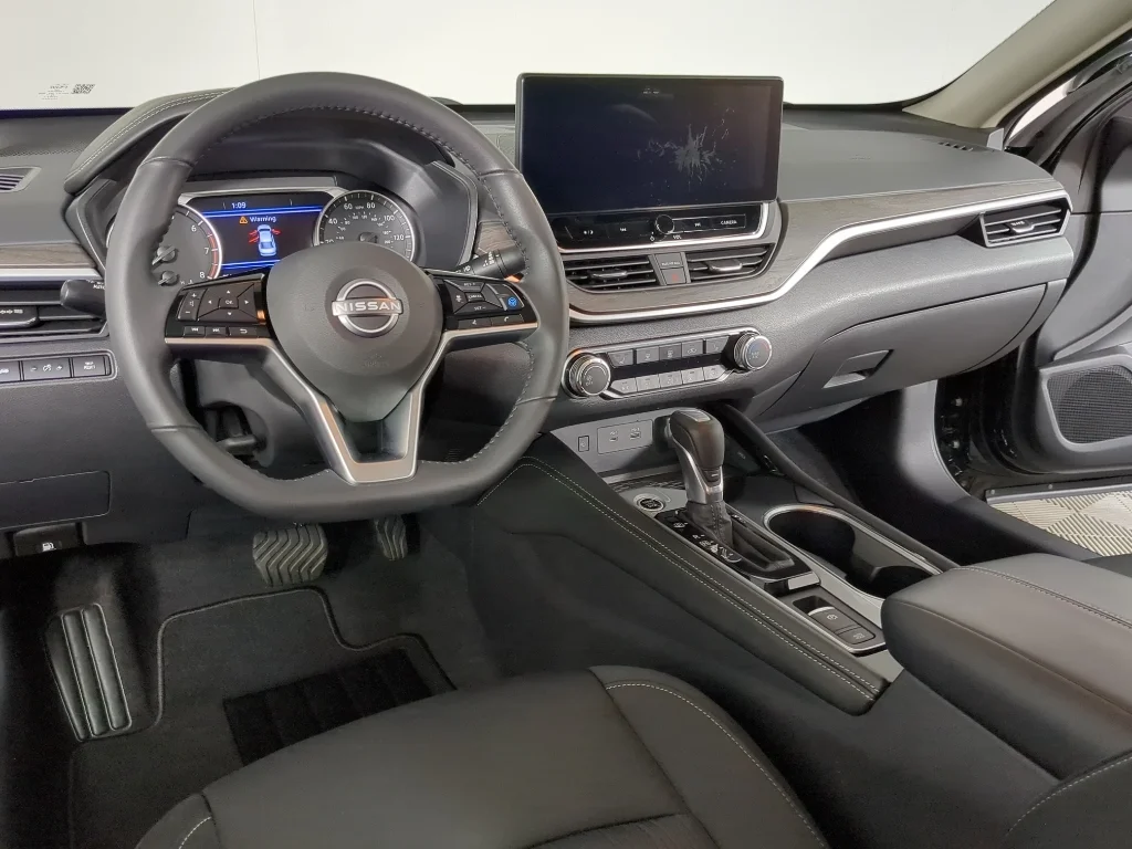 Used 2024 Super Black Nissan 2.5 SV image 15