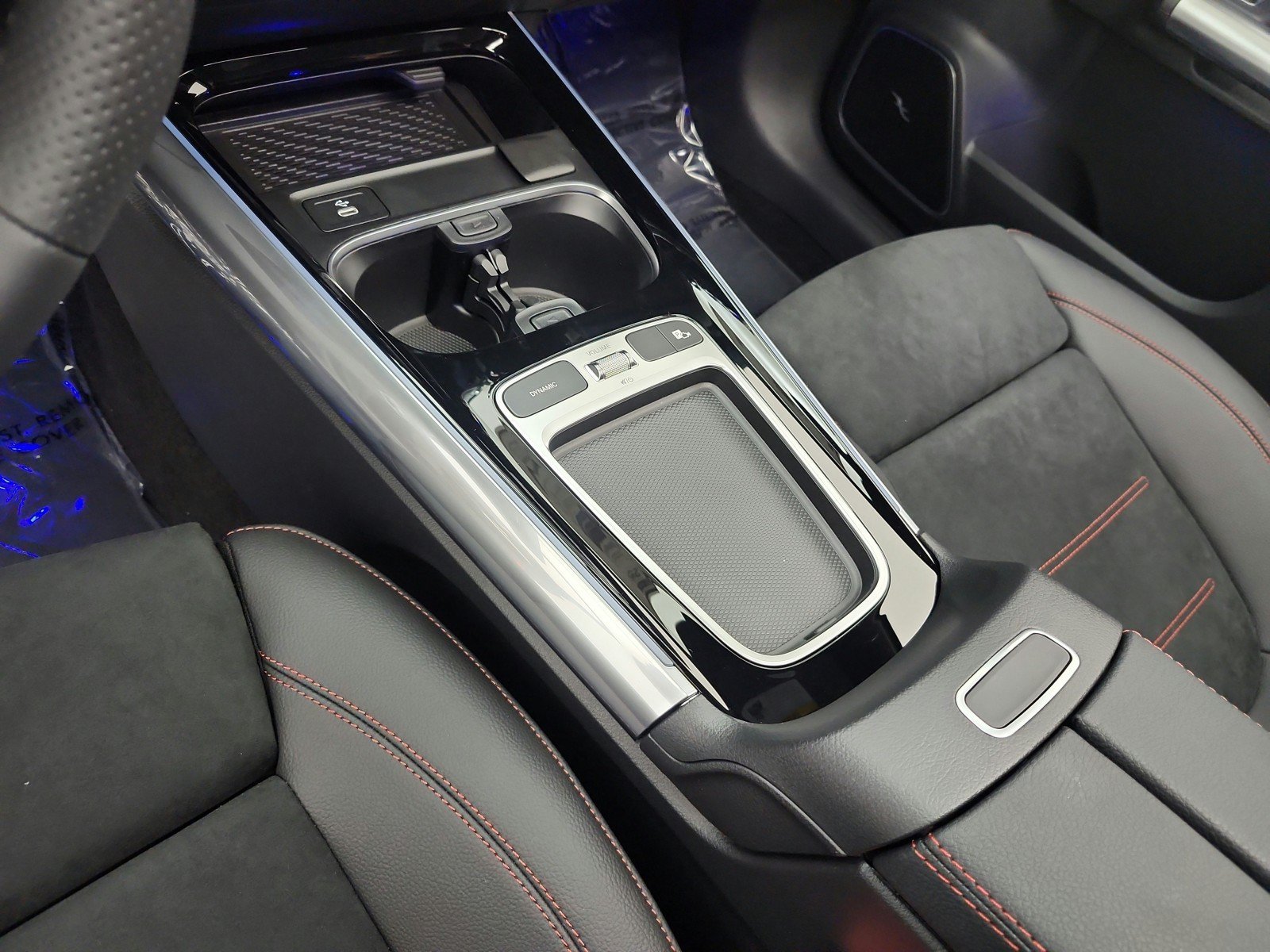 New 2026 MANUFAKTUR Alpine Grey Mercedes-Benz AMG® GLA 35 4MATIC SUV image 31