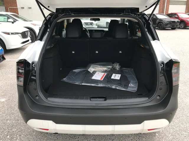 New 2027 Aspen White Tricoat/Super Black Nissan SR image 22