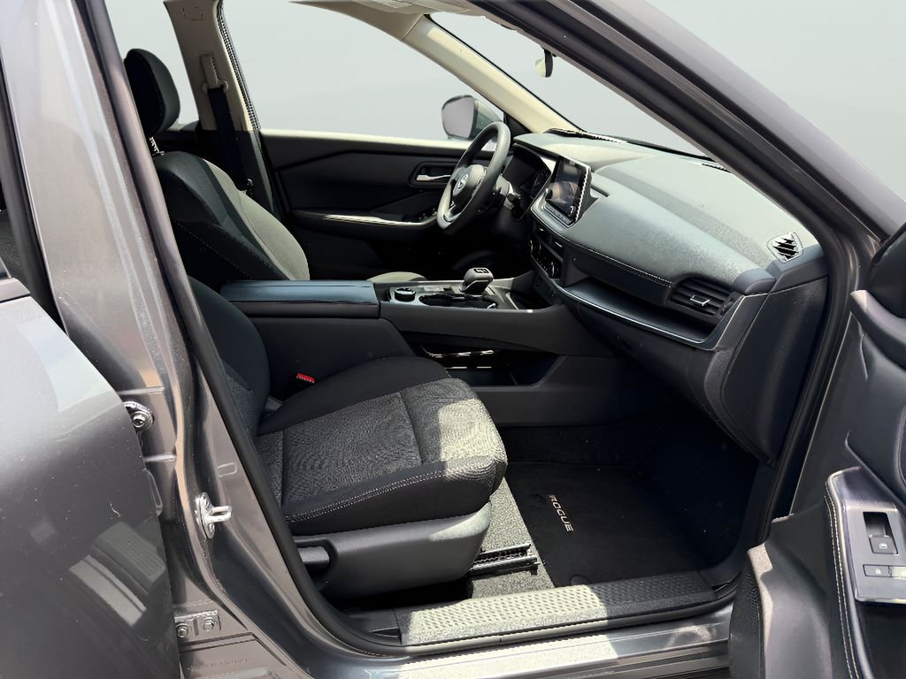 2024 Nissan Rogue SV - Photo 13