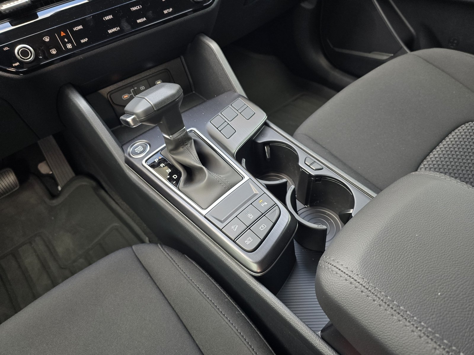 New 2026 Glacial White Pearl Kia LX image 9