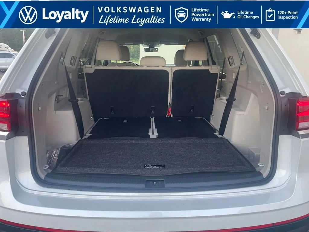 Used 2026 White/off-white Volkswagen SE image 17