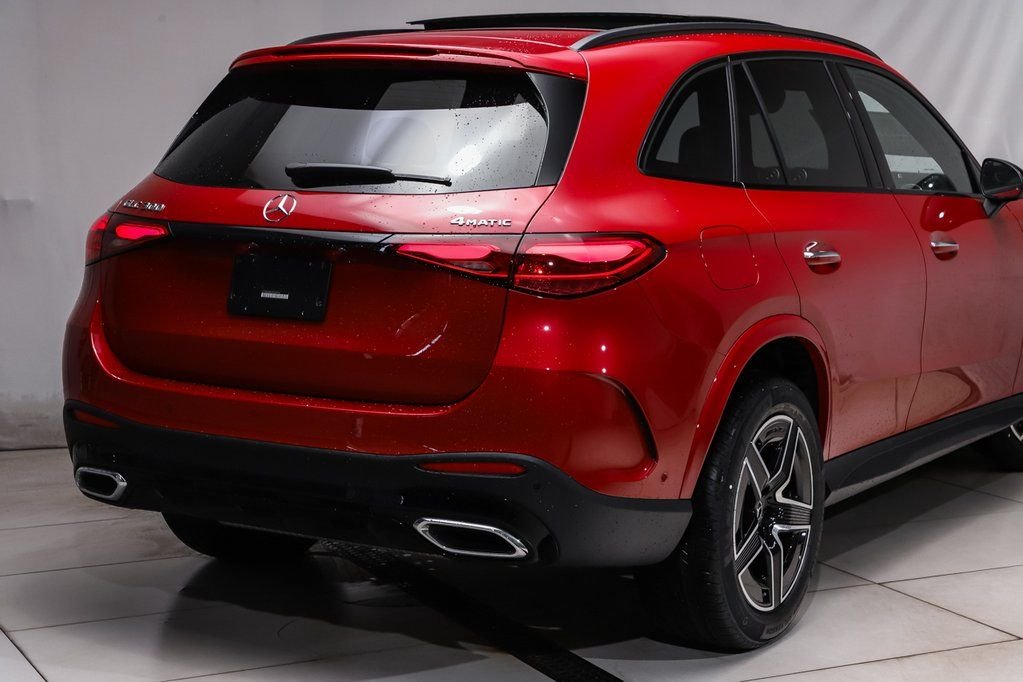 New 2026 MANUFAKTUR Patagonia Red Metallic Mercedes-Benz GLC 300 image 4