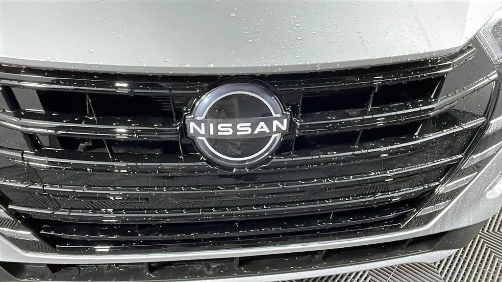 Used 2025 Silver Nissan 1.6 SV image 10