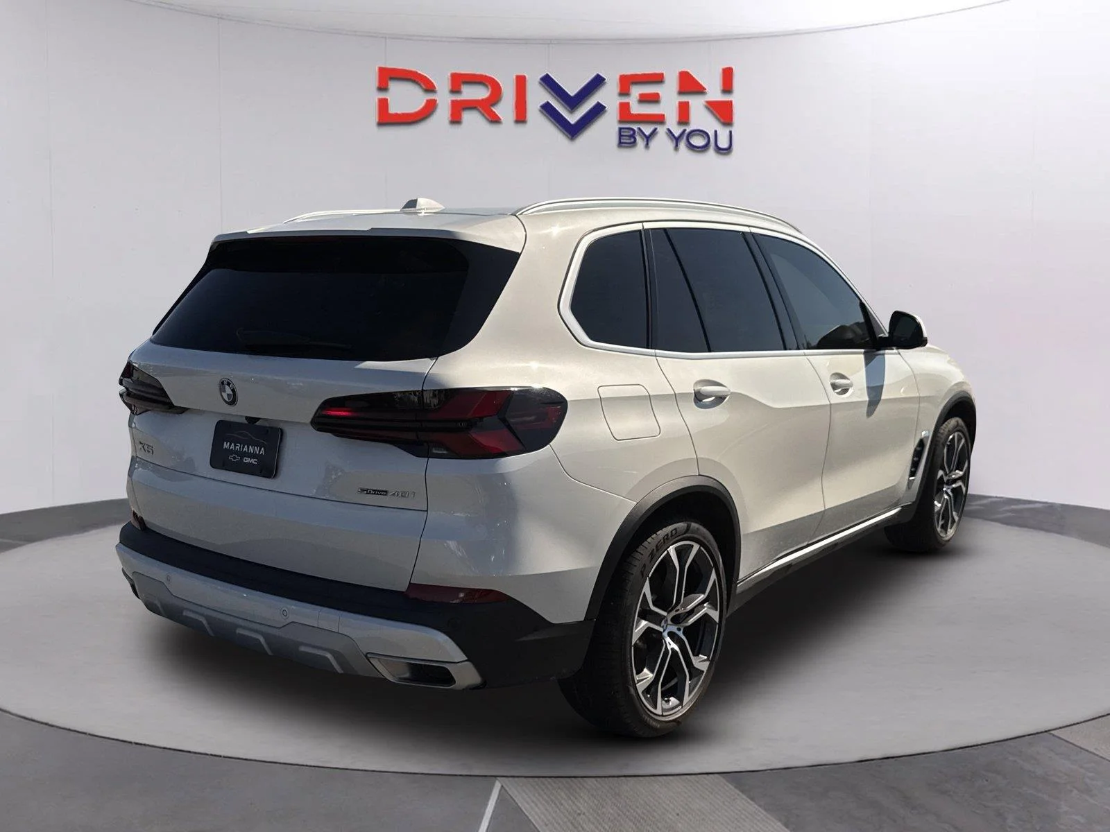 Used 2024 Mineral White Metallic BMW sDrive40i image 3