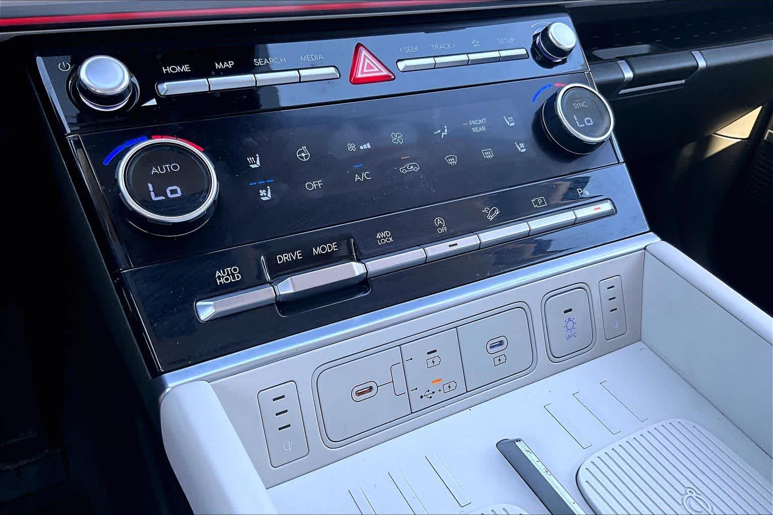 Used 2025 Serenity White Hyundai Calligraphy image 28