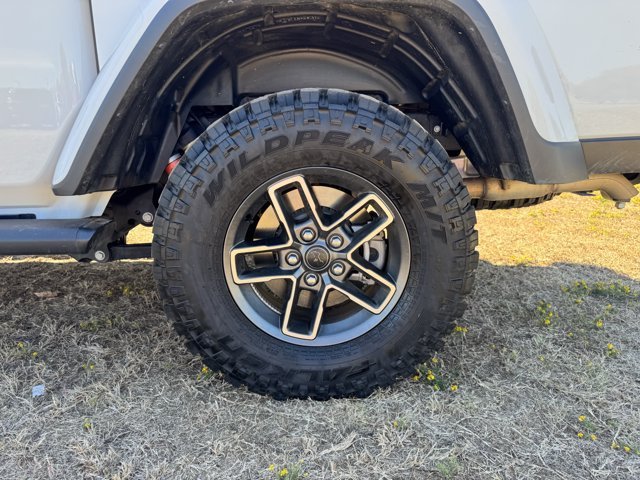 Used 2025 Bright White Clearcoat Jeep Mojave image 9