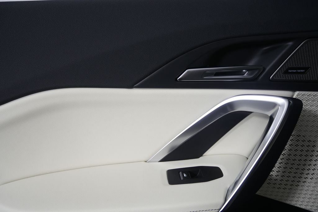 New 2026 Space Silver Metallic BMW xDrive28i image 13