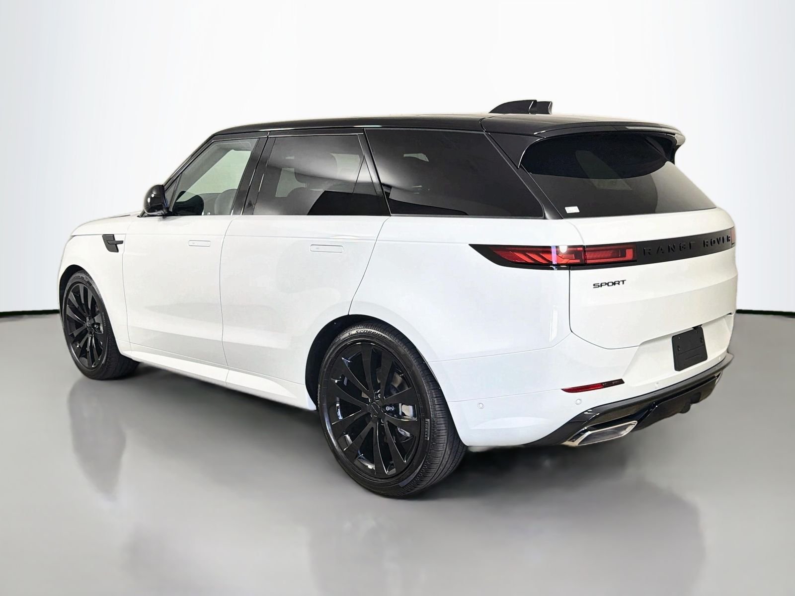 New 2026 Fuji White Land Rover Dynamic SE image 3