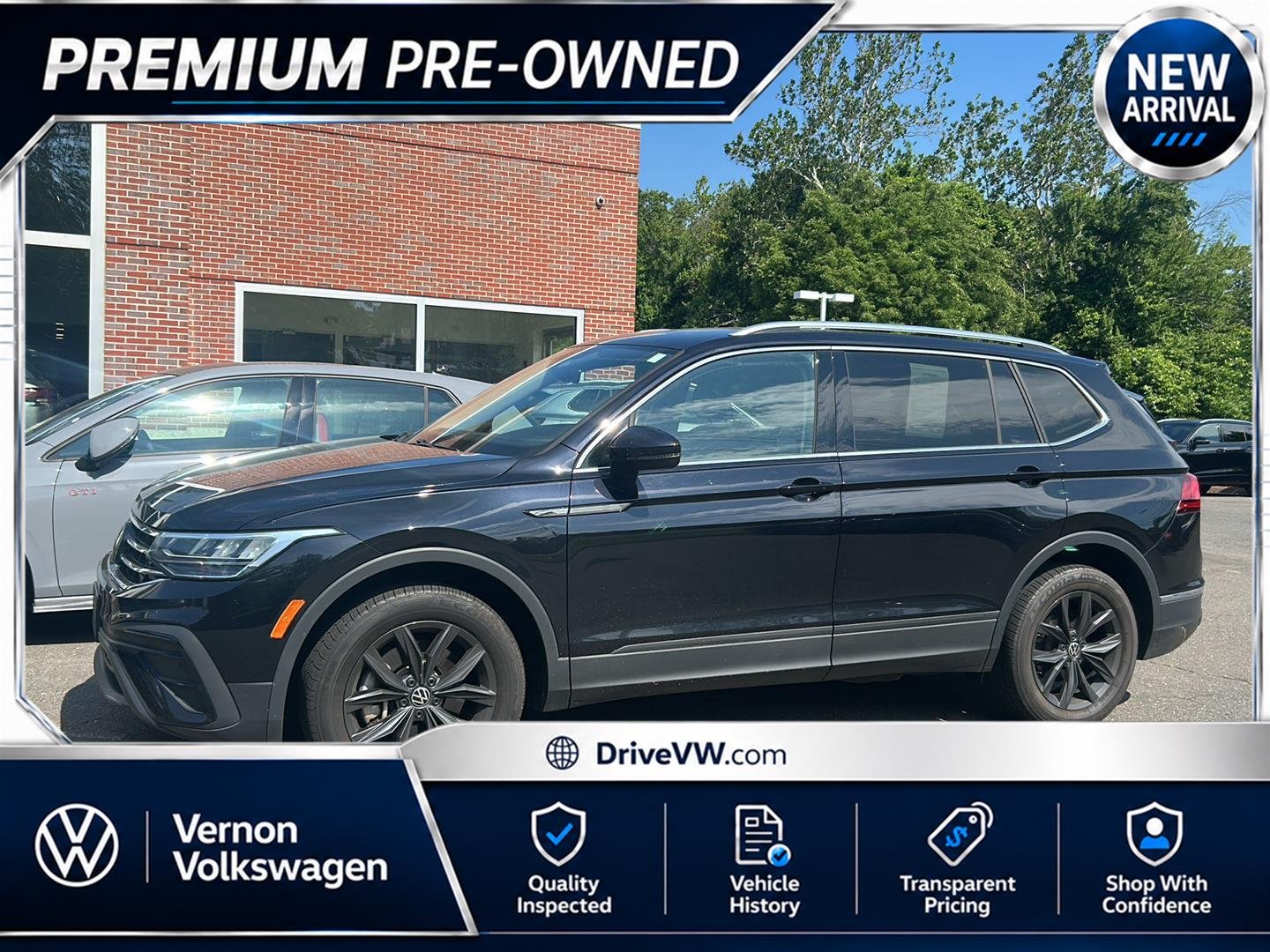 Used 2024 Deep Black Pearl Volkswagen SE image 1