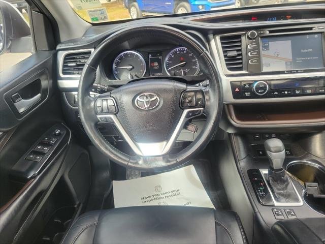 Certified Used 2017 BLIZZARD PEARL Toyota  image 34