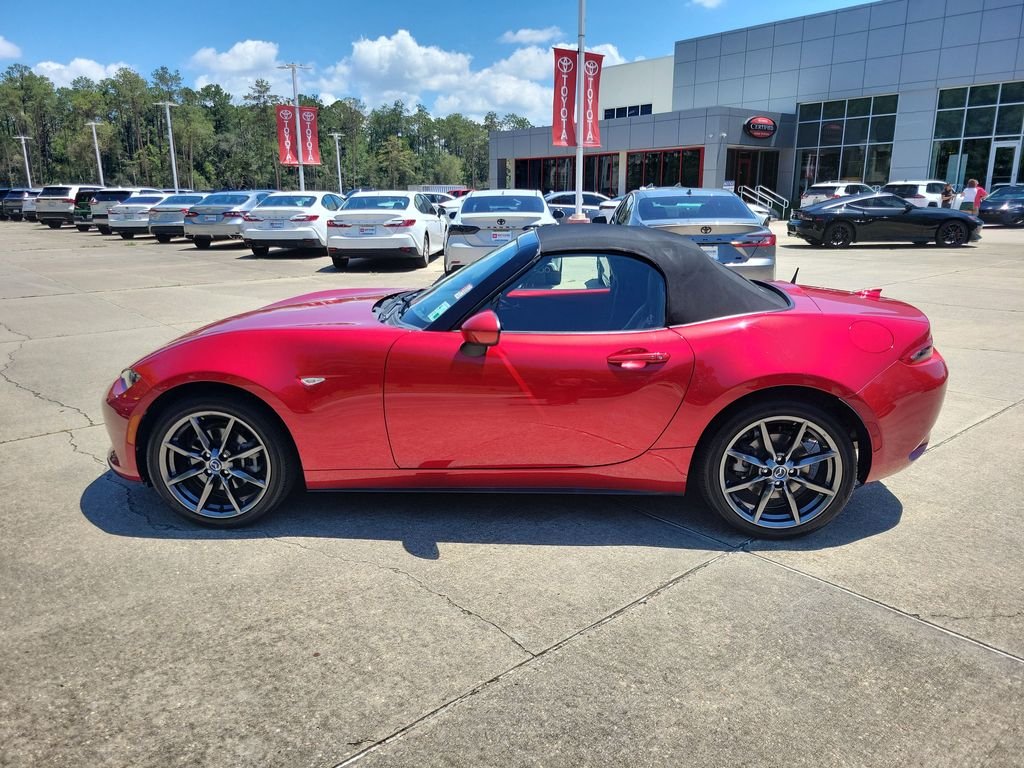 Used 2017 Red Mazda Grand Touring image 2